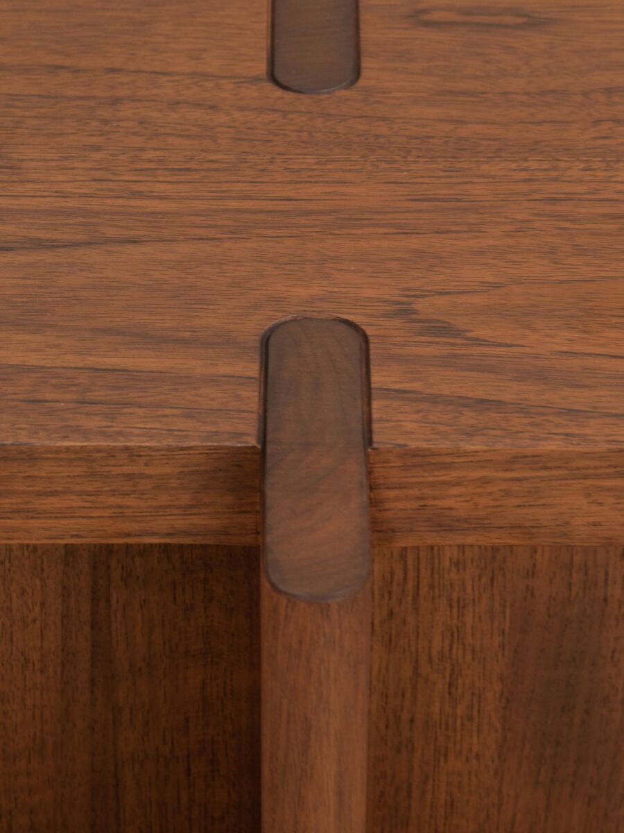 06 Teak Igloo Stool Detail Both Grooves