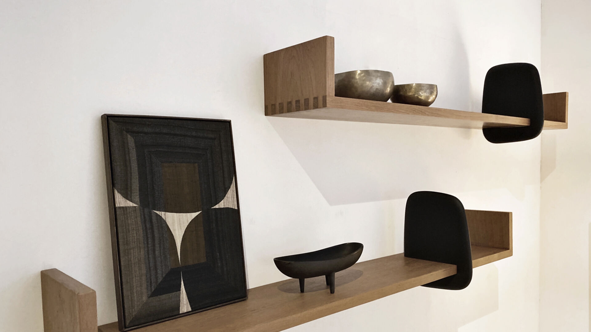 01 X L Bookshelf Hero