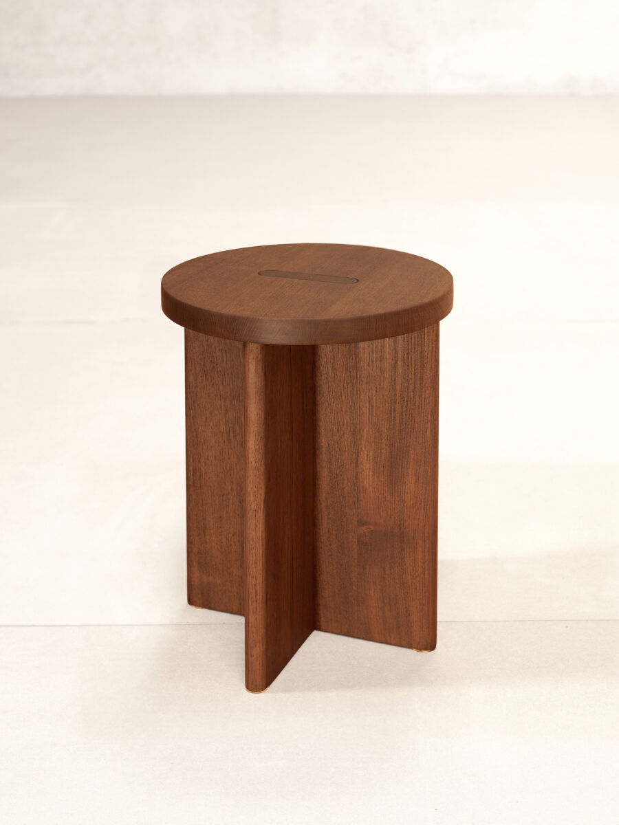 02 Teak Round Stool Iso Alt 1